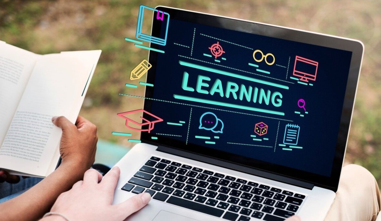 Kolaborasi bersama DQLAB, Komdigi Luncurkan Pelatihan Gratis untuk Cetak Talenta Mahir Data Digital
