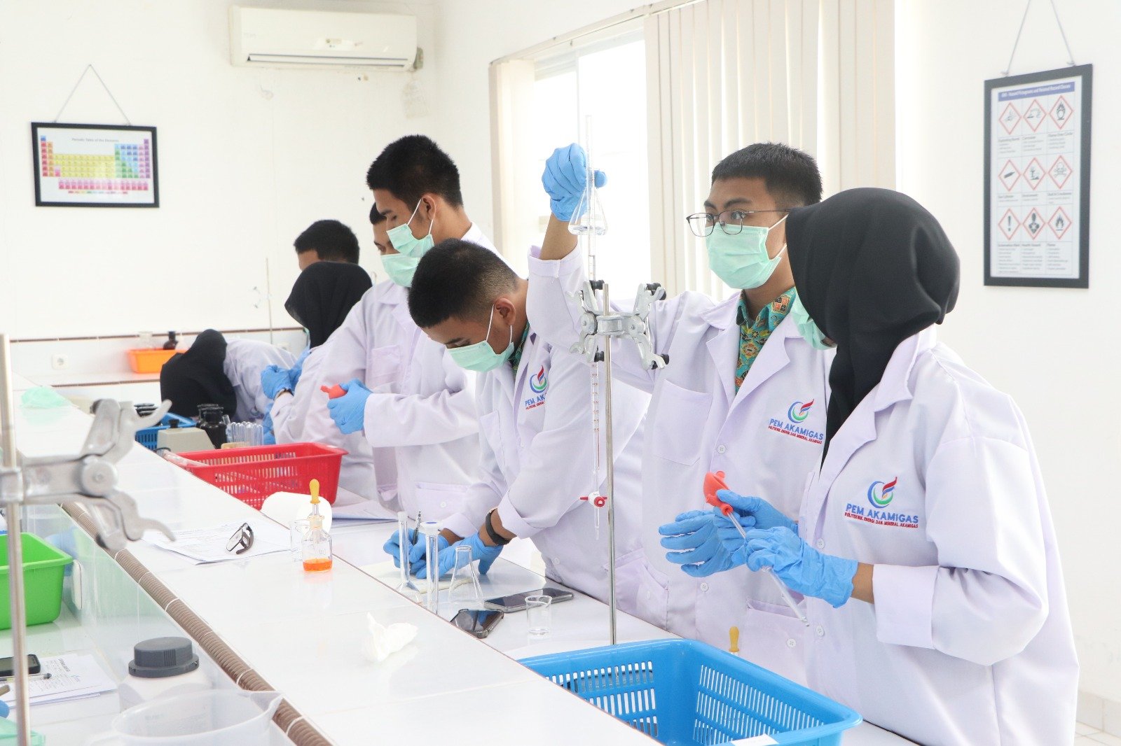 Mudah Dipahami! Ini Beda Asam, Basa, dan Garam dalam Ilmu Kimia