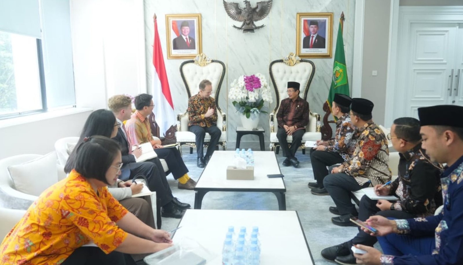 Menerima Kunjungan Dubes Inggris, Menag Bahas Kerja Sama Pendidikan, Buka Akses Santri untuk Studi ke Luar Negeri