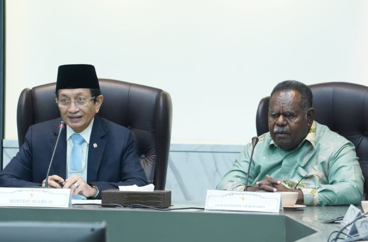 Lakukan Pertemuan dengan Gubernur Papua Barat di Jakarta, Menag Tegaskan Pembangunan Papua harus Selaras antara Fisik dan Spiritual