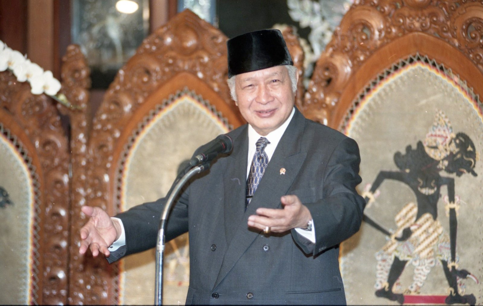 Latar Belakang Lahirnya Orde Baru dan Penyebab Runtuhnya Secara Lengkap