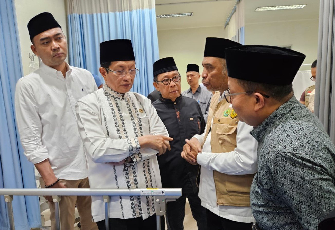 Jenguk Korban Robohnya Bangunan Majelis Taklim di Bogor, Menag Berikan Bantuan untuk Pembangunan kembali Bangunan yang Runtuh