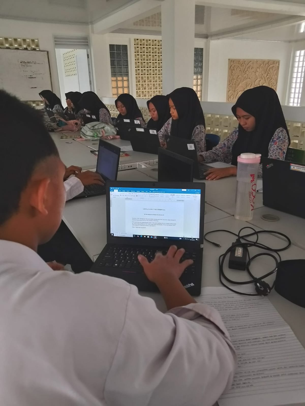 Kreativitas Siswa MA Kebon Cinta dalam Proyek Menulis Cerpen