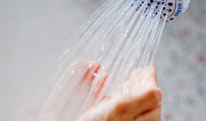 Manfaat Mandi Pagi: Bukan Sekadar Bersih, tapi Baik untuk Tubuh dan Pikiran