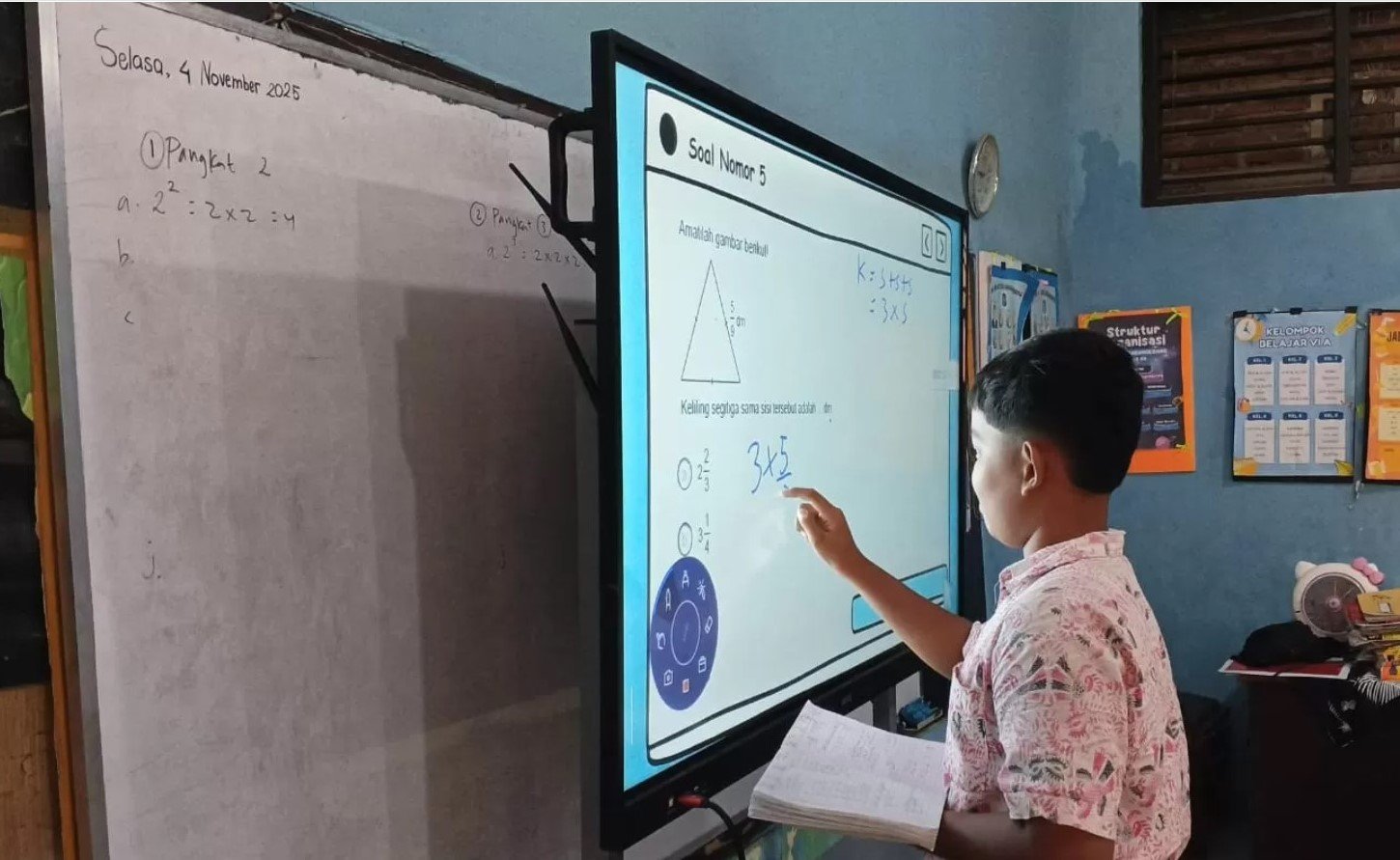 Mendikdasmen Tegaskan Interactive Flat Panel Harus Fokus untuk Pembelajaran, Digitalisasi Pendidikan Makin Masif