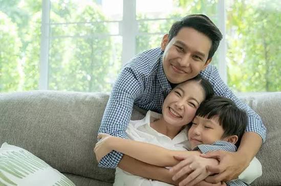 Di Balik Senyumnya, Ada Rindu yang Sunyi: Mengapa Anak Perempuan Begitu Membutuhkan Kehadiran Ayah?