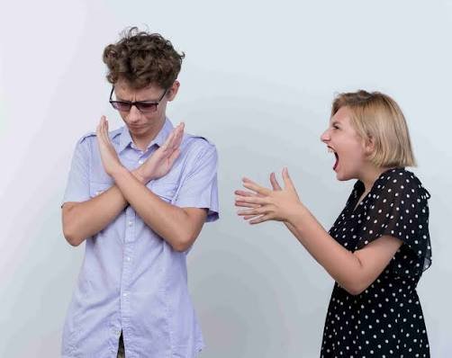 Tanpa Kata, Tetap Bicara: Membaca Bahasa Nonverbal di Balik Layar Digital