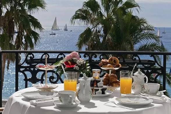 Tak Harus Selalu Indah: Membaca Tekanan Gaya Hidup “Aesthetic” di Balik Layar Media Sosial