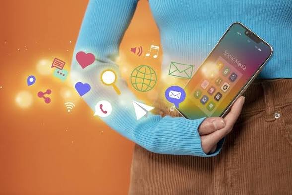Digitalisasi Tanpa Edukasi: Kenapa Banyak yang Kesulitan Beradaptasi di Era Serba Online?