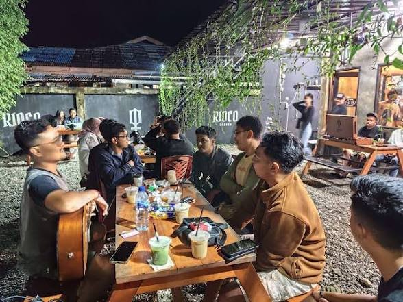 Gaya Hidup Mahasiswa: Realita atau Sekadar Pencitraan di Era Digital?