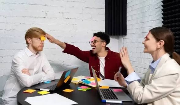 Terjebak Budaya Hustle: Ketika Sibuk Tidak Lagi Berarti Sehat