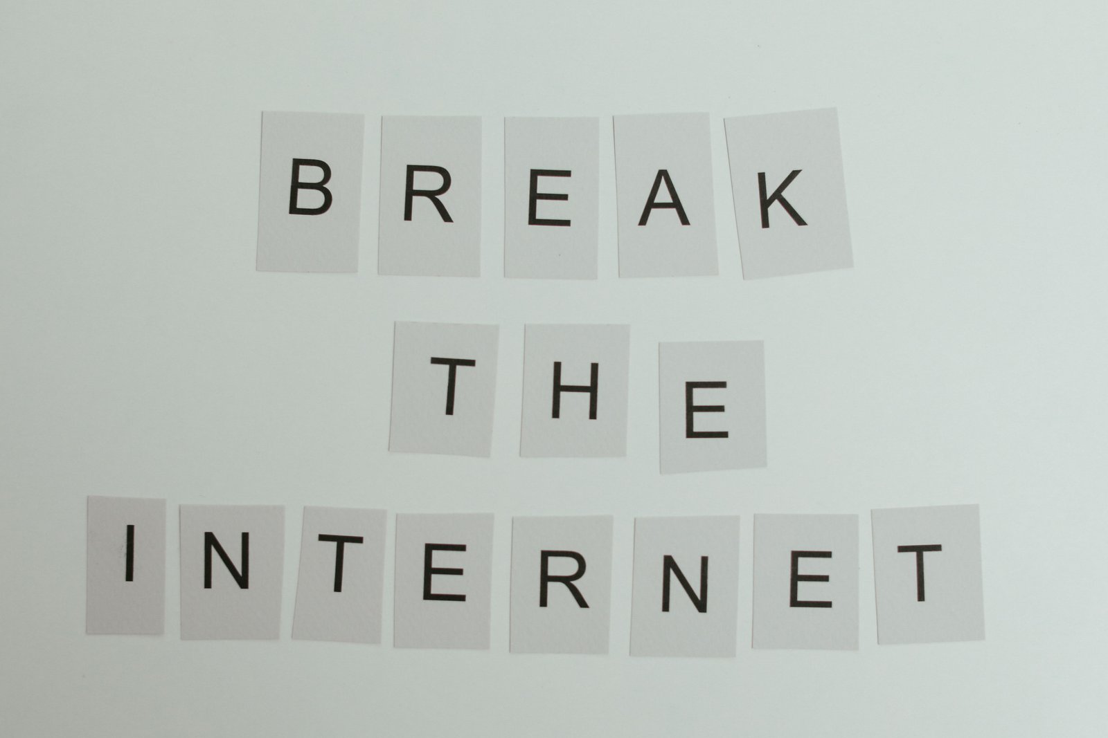 Bayangan Hidup Tanpa Internet: Masih Mungkinkah Kita Kembali ke Dunia yang Lebih Sunyi?
