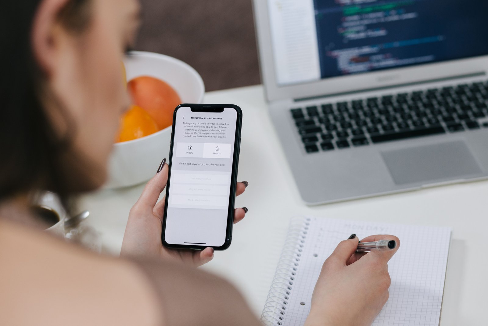 Saat Data Diri Menjadi Mata Uang Baru: Siapa yang Sebenarnya Mendapat Keuntungan di Era Digital?
