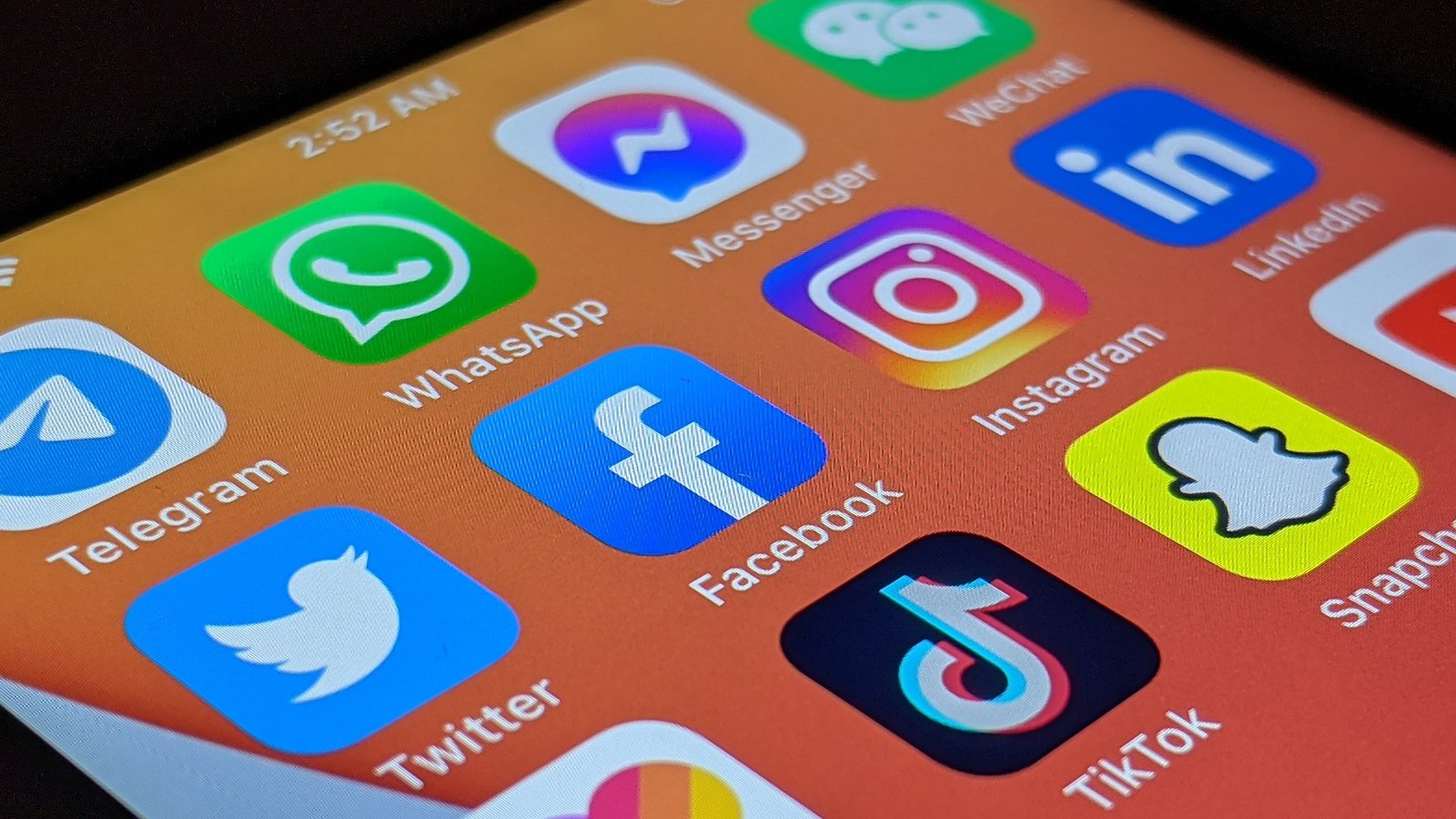 Dari Instagram ke WhatsApp, Lalu ke TikTok: Ketika Kita Membuka Banyak Aplikasi Tanpa Tujuan Jelas