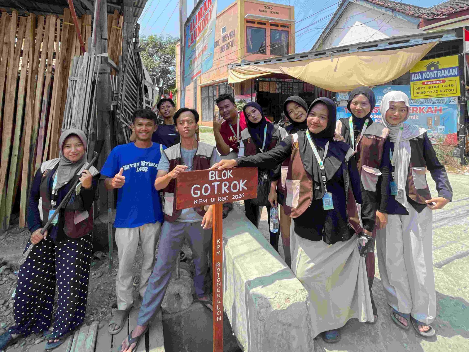 Bikin 'Abang Paket' Nyasar Jadi Sejarah: Mahasiswa UIBB Cirebon Tancap 12 Patok 'Penyelamat' di Bojongkulon