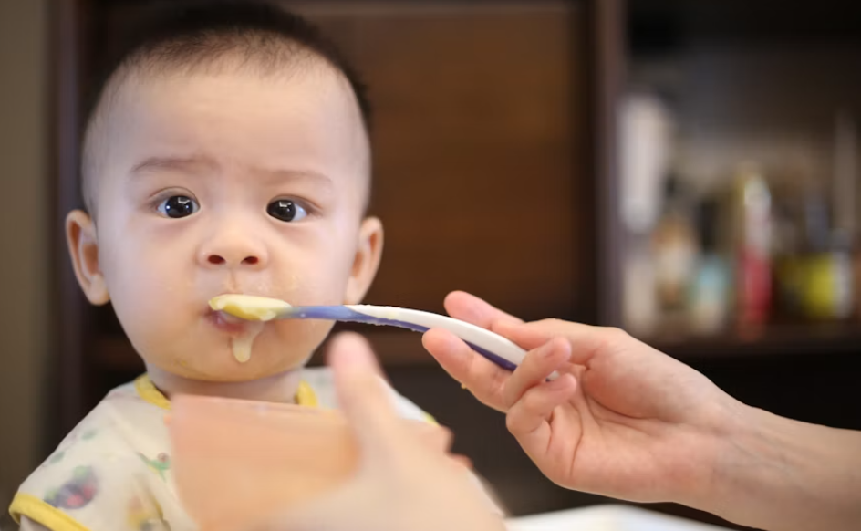 Tekstur dan Porsi MPASI Bayi Sesuai Usia, Ini Panduan yang Perlu Diketahui Orang Tua