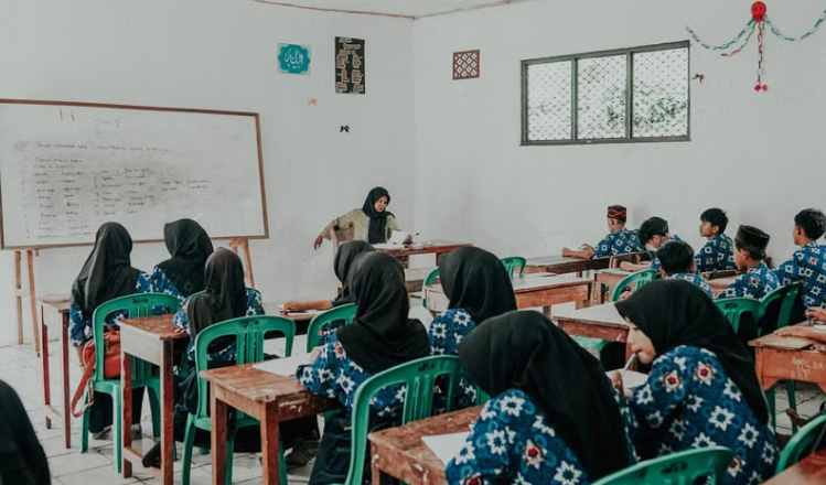 Mulai 1 Januari 2027, 242.482 Guru PPPK Paruh Waktu Diangkat Jadi Penuh Waktu Tanpa Seleksi