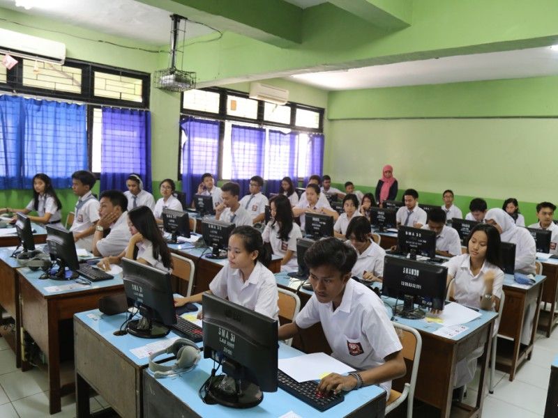 Definisl TKA Bahasa Indonesia difokuskan pada salah satu keterampilan berbahasa, yakni mombaca. Membaca dipilh sebagai fokus karena merupakan keterampilan yang menjadi fondasi untuk terus belajar dan bekerja pada era teknologi yang berubah dan berkembang