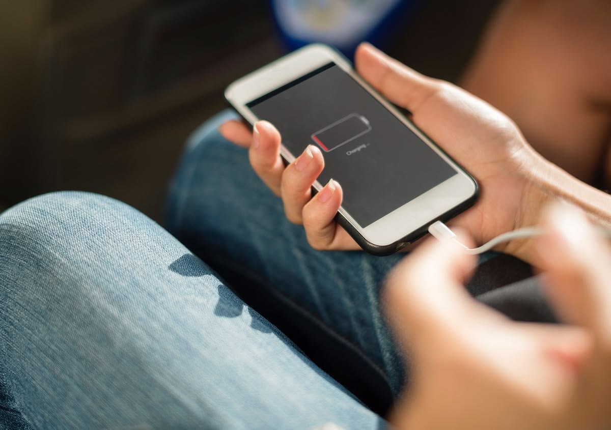 Baterai HP Cepat Drop? Jangan Cuma Salahkan Charge 100%, 7 Kebiasaan Ini Diam-Diam Menguras Daya
