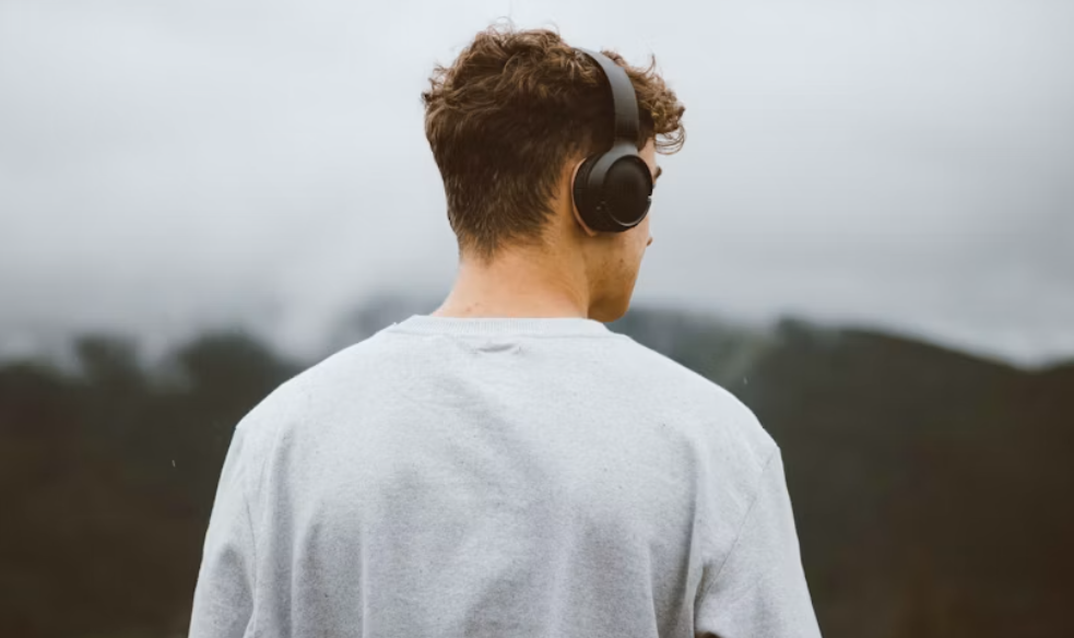 Sering Merinding atau Menangis Saat Mendengar Lagu? Ini 7 Hal yang Bisa Menjelaskan Kepribadianmu