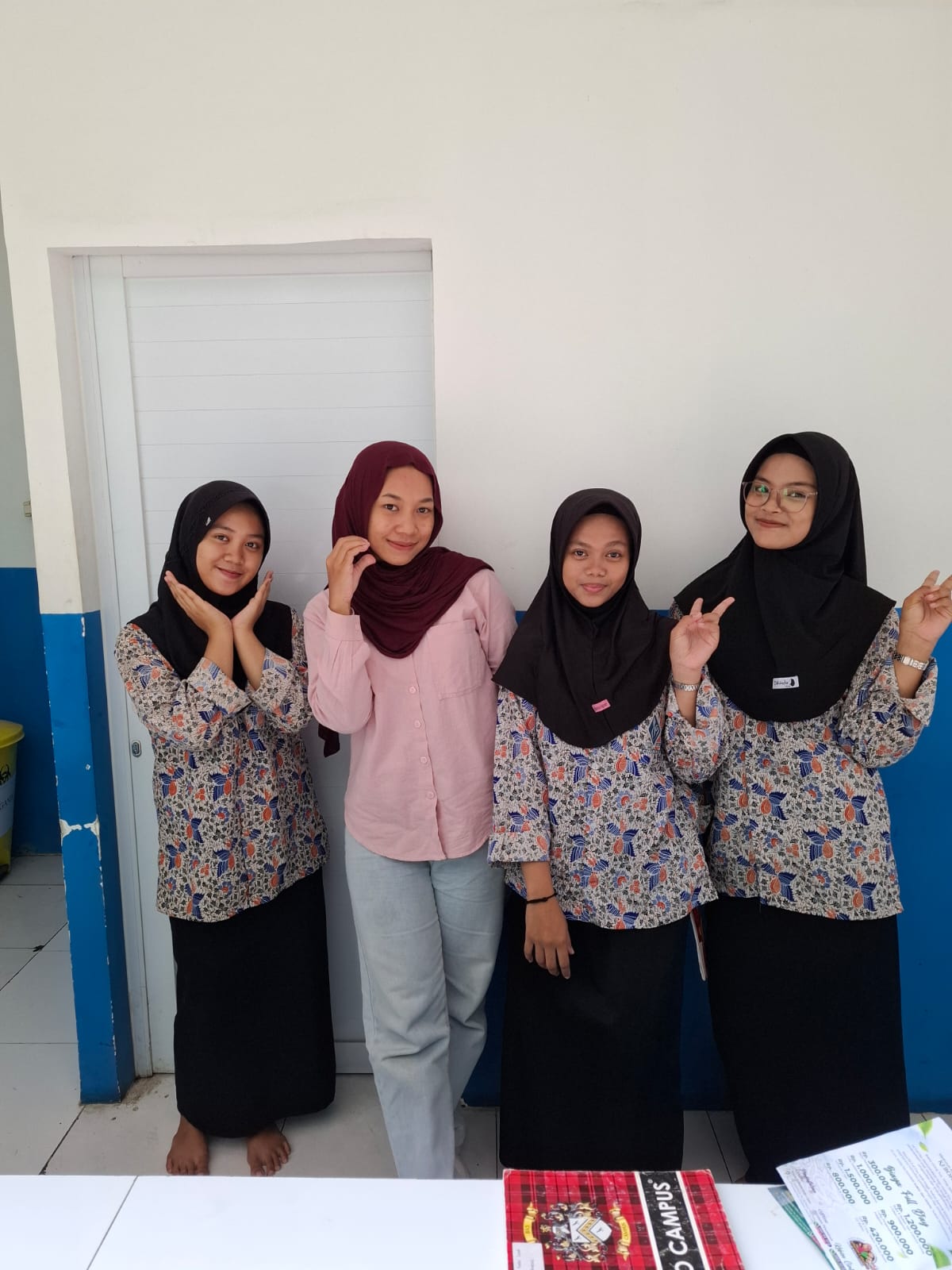 Siswa Kelas XI MA Kebon Cinta Praktik Menulis Teks Berita melalui Wawancara Langsung