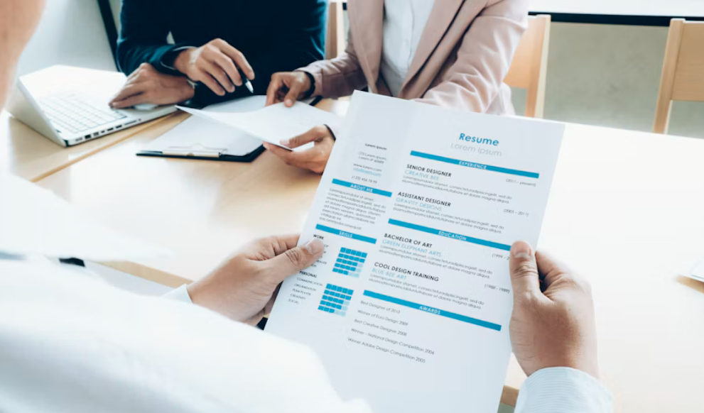 Baru Lulus Kuliah? Ini 4 Cara Membuat CV Fresh Graduate yang Menarik Perhatian HRD