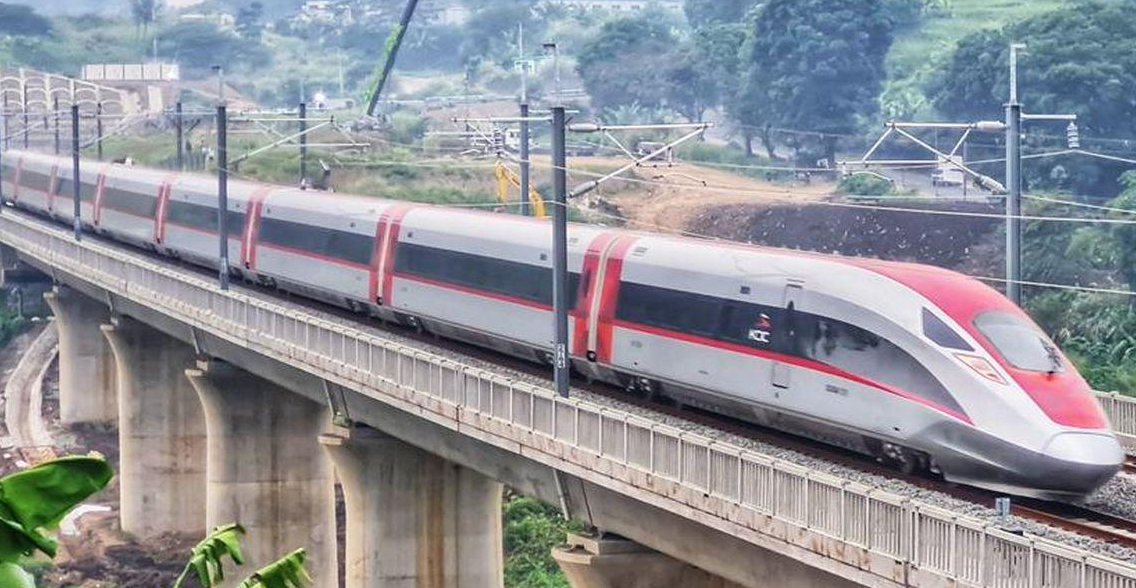 KCIC Umumkan Operasional Kereta Cepat Whoosh Kini Sepenuhnya Ditangani Tenaga Indonesia