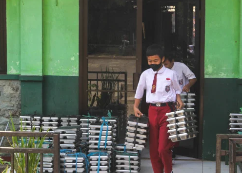 Sekitar 100 Orang Sakit Usai Santap MBG di Kota Cirebon, Dapur SPPG Disuspend dan Sampel Diuji Lab