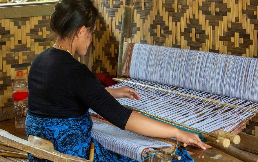 Wabup Dena Buka Majalengka Creative Festival 2026, Produk UMKM hingga Tenun Gadod Dipromosikan di MCC