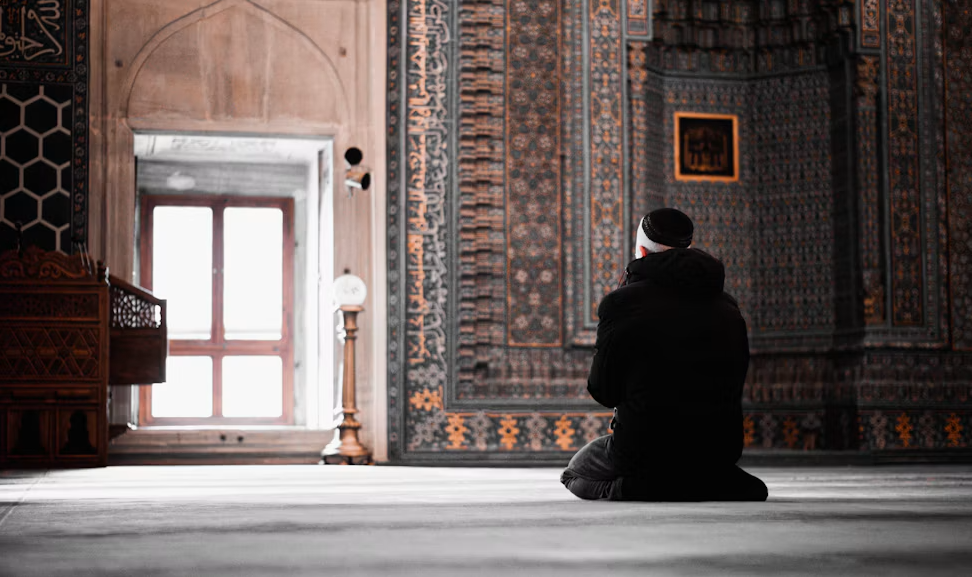 Hukum Shalat Sunnah Sambil Duduk meski Sehat, Apakah Tetap Sah dan Berpahala?