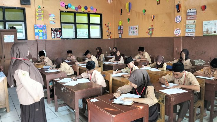 Nasib Guru Honorer Cut Off Desember 2024 Jadi Perhatian, Kemendikdasmen Siapkan Aturan agar Tetap Bisa Mengajar