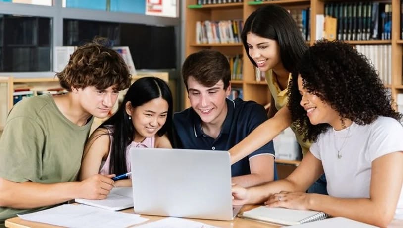 Ingin Disukai Banyak Orang? Mulailah dari 7 Kebiasaan Sederhana Ini